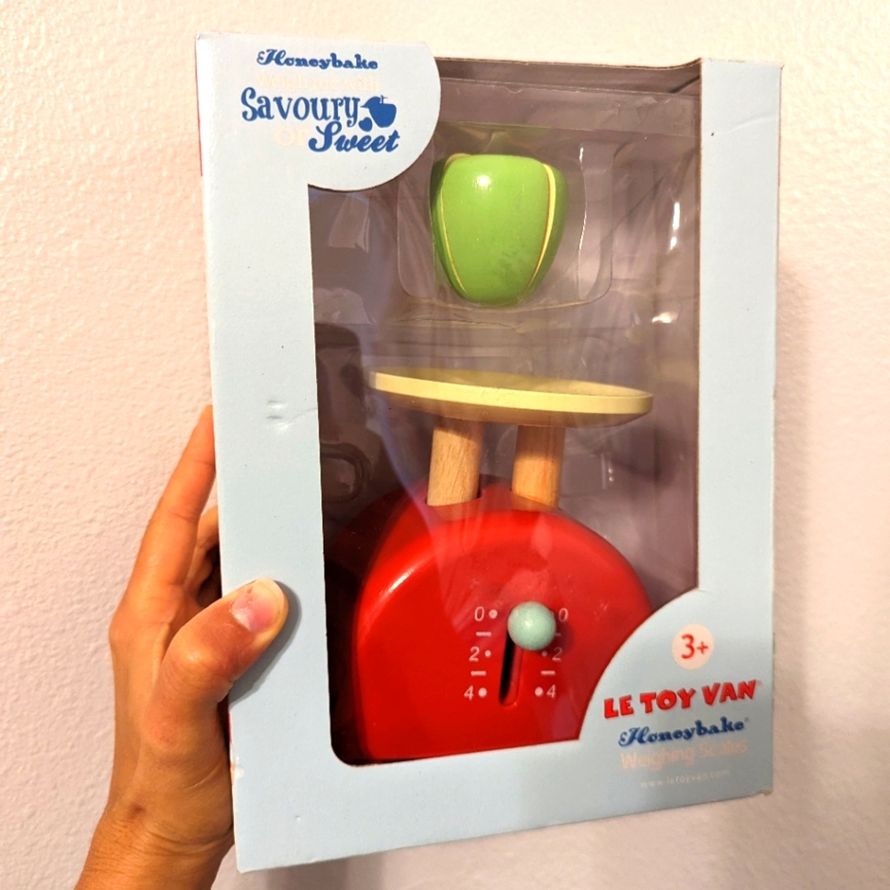 New Le Toy Van Weighing Scale wooden toy educational apple toddler infant